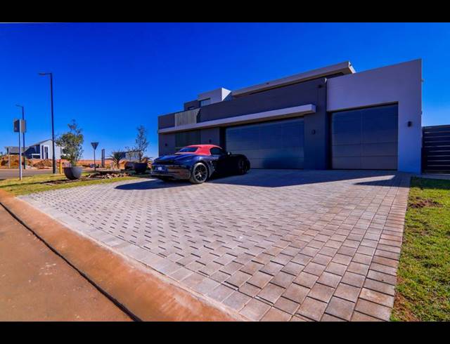 5 BEDROOM HOUSE FOR SALE IN MIDSTREAM HEIGHTS